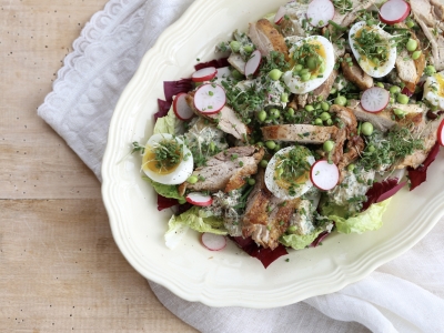 Påskesalat med udbentet overlår, æg og nye kartofler